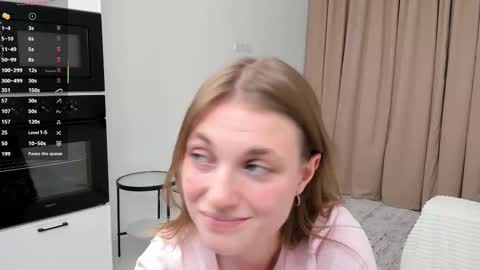 Mia online show from March 25, 8:45 pm