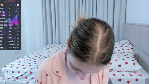 Mia online show from April 8, 7:49 pm