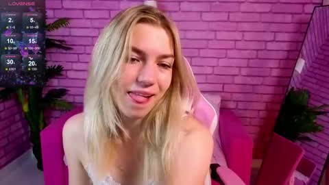 margo_robbbie online show from October 19, 1:07 am