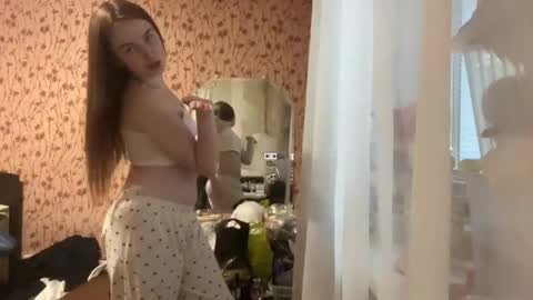 Chloe online show from May 22, 4:27 pm