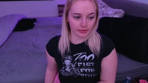 margot_robbie7 online show from May 15, 2:49 am