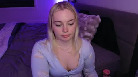 margot_robbie7 online show from May 26, 2:11 am