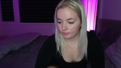 margot_robbie7 online show from October 13, 10:45 pm