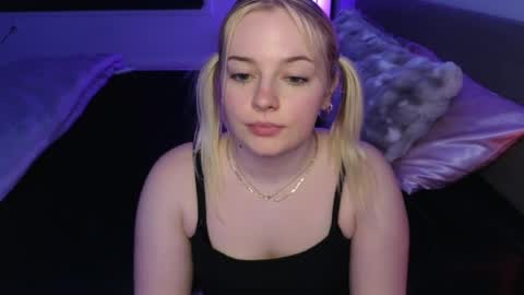 margot_robbie7 online show from May 7, 12:59 am