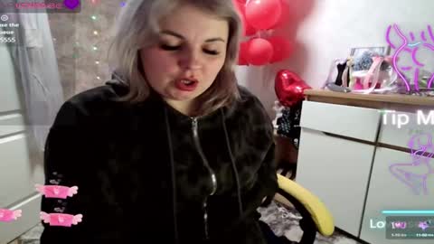 Snapshot of mari_77777 chatting on March 10, 7:11 am Mari online show from March 10, 7:11 am
