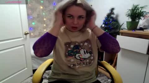 Snapshot of mari_77777 chatting on December 9, 4:12 am Mari online show from December 9, 4:12 am