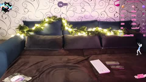 MARI online show from December 24, 2:44 pm