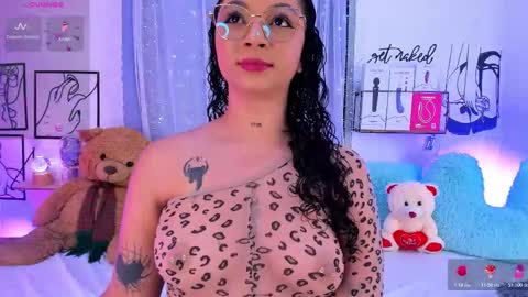 Mari Sweett  online show from March 14, 9:05 pm