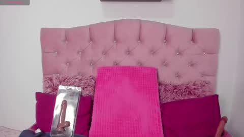 Snapshot of maria_skinny_ chatting on February 21, 2:06 am My name is Valentina online show from February 21, 2:06 am