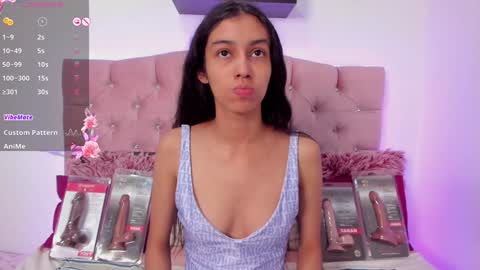 Snapshot of maria_skinny_ chatting on January 18, 10:28 pm My name is Valentina online show from January 18, 10:28 pm