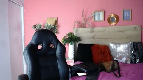 maria_turner1 online show from March 8, 1:15 pm