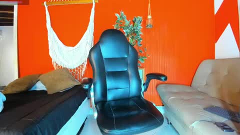 maria_turner1 online show from May 10, 10:28 am