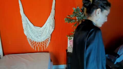 maria_turner1 online show from May 11, 4:04 pm