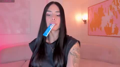 MARIA HERRERA  online show from June 26, 11:28 pm