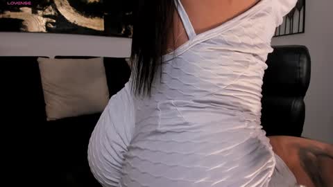MARIA HERRERA  online show from December 6, 8:28 pm