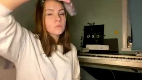 Mia online show from September 21, 5:44 pm