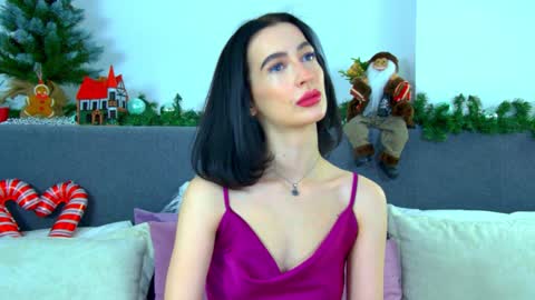 MariaMenson online show from December 14, 6:30 pm