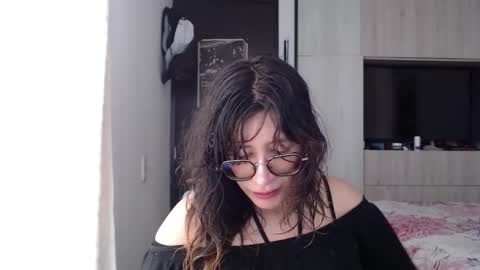 Snapshot of mariana124_ chatting on October 1, 6:57 pm Mariana online show from October 1, 6:57 pm