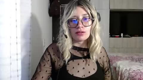 Snapshot of mariana124_ chatting on September 24, 10:20 pm Mariana online show from September 24, 10:20 pm