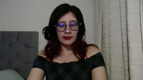 Snapshot of mariana124_ chatting on February 2, 2:59 am Mariana online show from February 2, 2:59 am