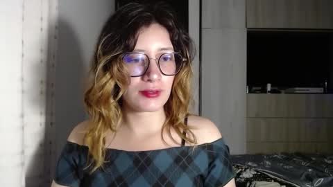 Snapshot of mariana124_ chatting on December 20, 3:00 pm Mariana online show from December 20, 3:00 pm