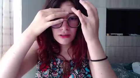 Snapshot of mariana124_ chatting on February 8, 3:31 pm Mariana online show from February 8, 3:31 pm
