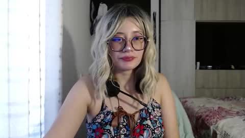 Snapshot of mariana124_ chatting on September 27, 9:55 pm Mariana online show from September 27, 9:55 pm