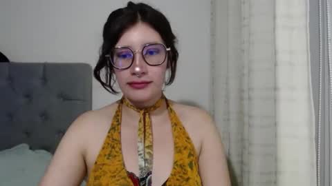 Snapshot of mariana124_ chatting on January 29, 1:48 am Mariana online show from January 29, 1:48 am