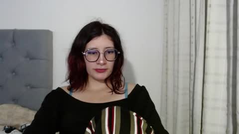 Snapshot of mariana124_ chatting on January 4, 3:29 am Mariana online show from January 4, 3:29 am