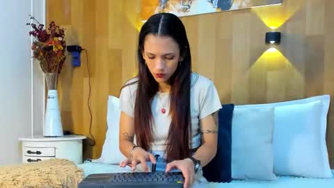 Mariana Angel online show from December 1, 2:20 pm