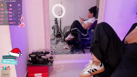 Mar y online show from December 18, 3:28 pm