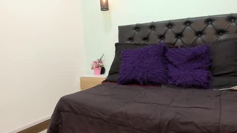 Marianee Rousse  online show from November 17, 10:10 pm