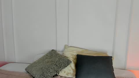 Maria Pettit online show from May 12, 4:10 am