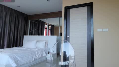 Marie online show from November 12, 8:01 am