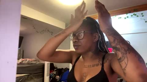 eMariexxx online show from November 15, 9:49 pm