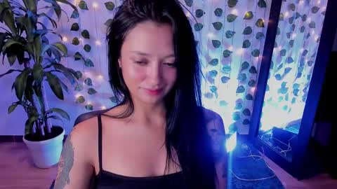 Snapshot of mariianadiaz1_ chatting on February 20, 11:43 pm Maryyy online show from February 20, 11:43 pm