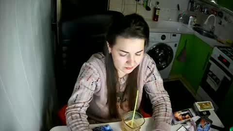 MarinettaQhot online show from February 15, 8:45 pm