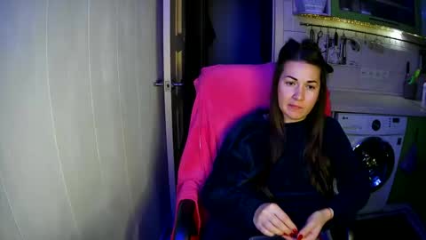 MarinettaQhot online show from December 7, 9:33 pm