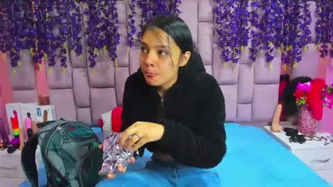 Snapshot of marlyanal chatting on January 4, 12:59 pm Marly Anal online show from January 4, 12:59 pm