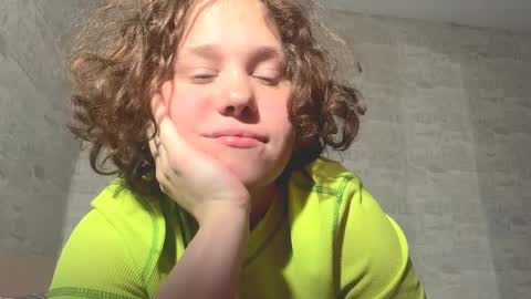 Lola online show from April 9, 1:49 pm