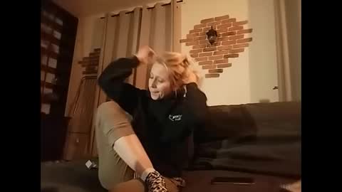 MaryGoRound online show from March 5, 9:17 pm