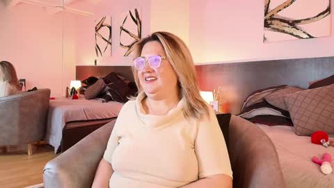 Martina Caicedo online show from February 8, 9:13 am