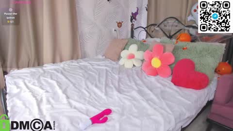 mary__bailey online show from October 27, 1:01 am