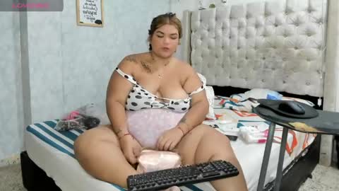 Marycurvy online show from May 20, 7:33 pm