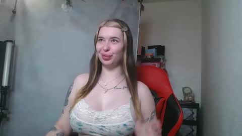 maryh0tlove online show from May 14, 9:48 am