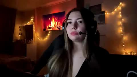 Annie online show from April 23, 3:14 pm