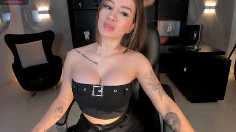 Snapshot of marylewis_ chatting on December 7, 12:02 pm Mary online show from December 7, 12:02 pm