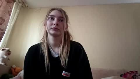 Hi My name is Elina Im 18 years old. online show from October 1, 6:18 am