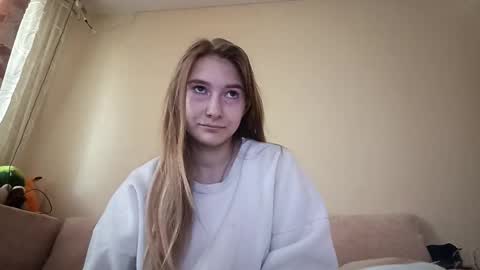 Hi My name is Elina Im 18 years old. online show from September 18, 7:29 am