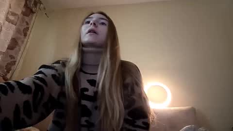 Hi My name is Elina Im 18 years old. online show from September 15, 7:05 am